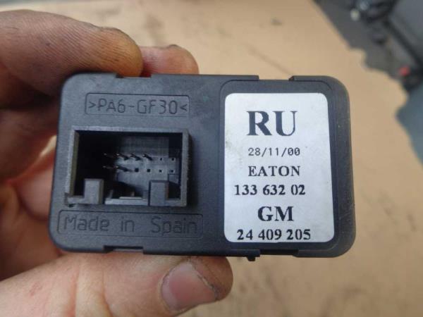 BOUTON LEVE VITRE OPEL CORSA C / COMBO / MERIVA A ( 2VITRES ) - Vue 2